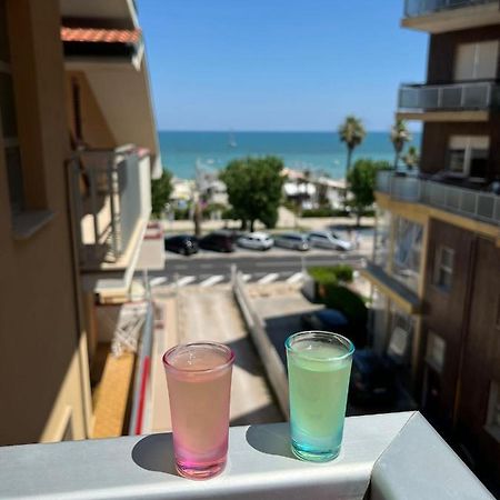 Bella Alba Apartment On The Beach Alba Adriatica Ngoại thất bức ảnh