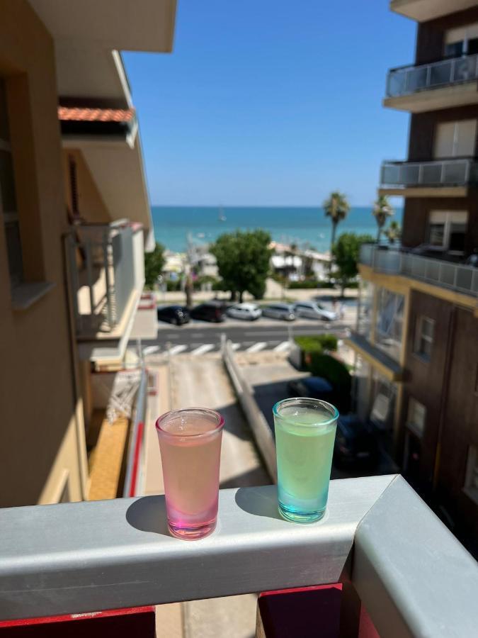 Bella Alba Apartment On The Beach Alba Adriatica Ngoại thất bức ảnh